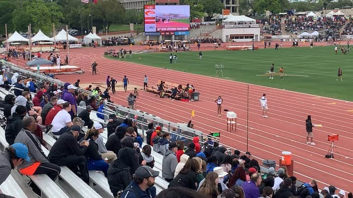 橋岡優輝のインスタグラム：「Finally open up my season with wind-aided 8.25m! #texasrelays #longjump」