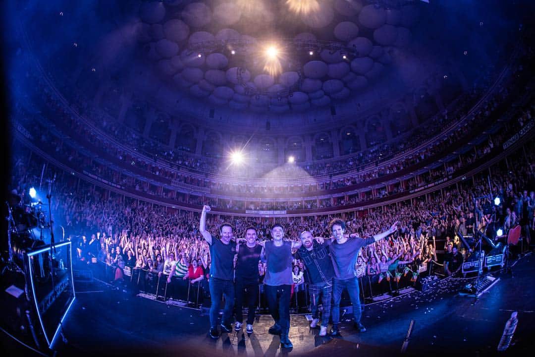 The Scriptさんのインスタグラム写真 - (The ScriptInstagram)「London... we can truly say tonight was one of the best gigs we have ever played. The stars aligned, what a special night. Thank you to everyone who bought tickets and helped us support the amazing @teenage_cancer Trust. We’ll be back soon... 🤘🏻 @royalalberthall #TeenageCancerGigs 📸 @shootthesound」3月31日 8時17分 - thescriptofficial