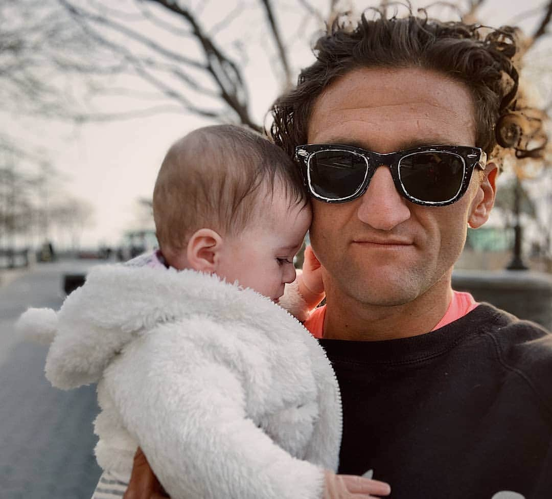 ケイシー・ネイスタットさんのインスタグラム写真 - (ケイシー・ネイスタットInstagram)「her first spring day 🌷」3月31日 8時12分 - caseyneistat