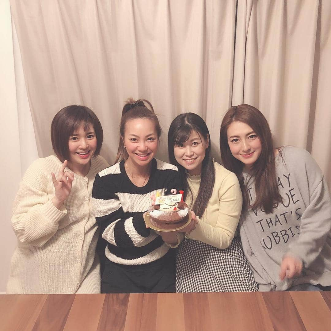 川村りかさんのインスタグラム写真 - (川村りかInstagram)「💚💛🧡❤️DARA❤️🧡💛💚 。 。 。 @linamie_golf と @aili1129  おめでとう🎂💕 。 DARAのイベントで使われた そらちゃんが編集してくれた 思い出動画を見て大爆笑しながら 「長く一緒にいるって素敵だね💛」 って話してました😂 年齢も状況も老い（笑）も色々状況は変わってきたけど、 DARAは DARA〜 これからもよろしくね😊」3月31日 8時19分 - rika._.kawamura