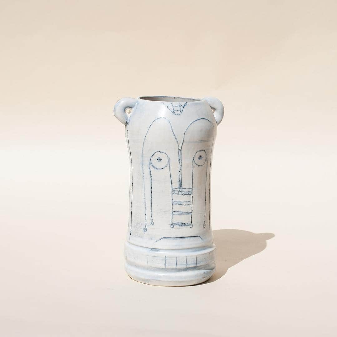 アポロジーさんのインスタグラム写真 - (アポロジーInstagram)「Surprised /// /// Etonné / Étonnant  Pics @camille.of  #handthrownpottery #handmade #moderncraft #ceramics #potterywheel #studio #clay #poterie」3月31日 8時33分 - olivia_cognet