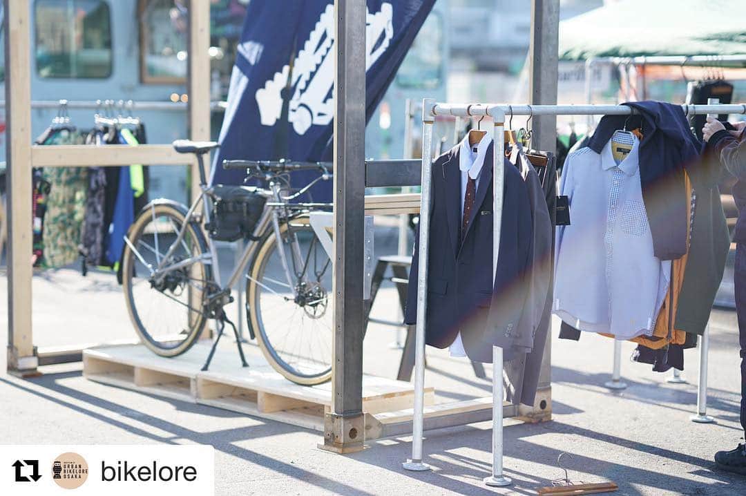 narifuri_japanさんのインスタグラム写真 - (narifuri_japanInstagram)「#Repost @bikelore with @get_repost ・・・ おはようございます。 アーバンバイクロア大阪2日目、いい天気です！ 日曜ですが、 @narifuri_japan スーツレースがあるので、スーツで出勤をお願いしますね👔 #BIKELOREOSAKA #bikelore」3月31日 8時44分 - narifuri_japan