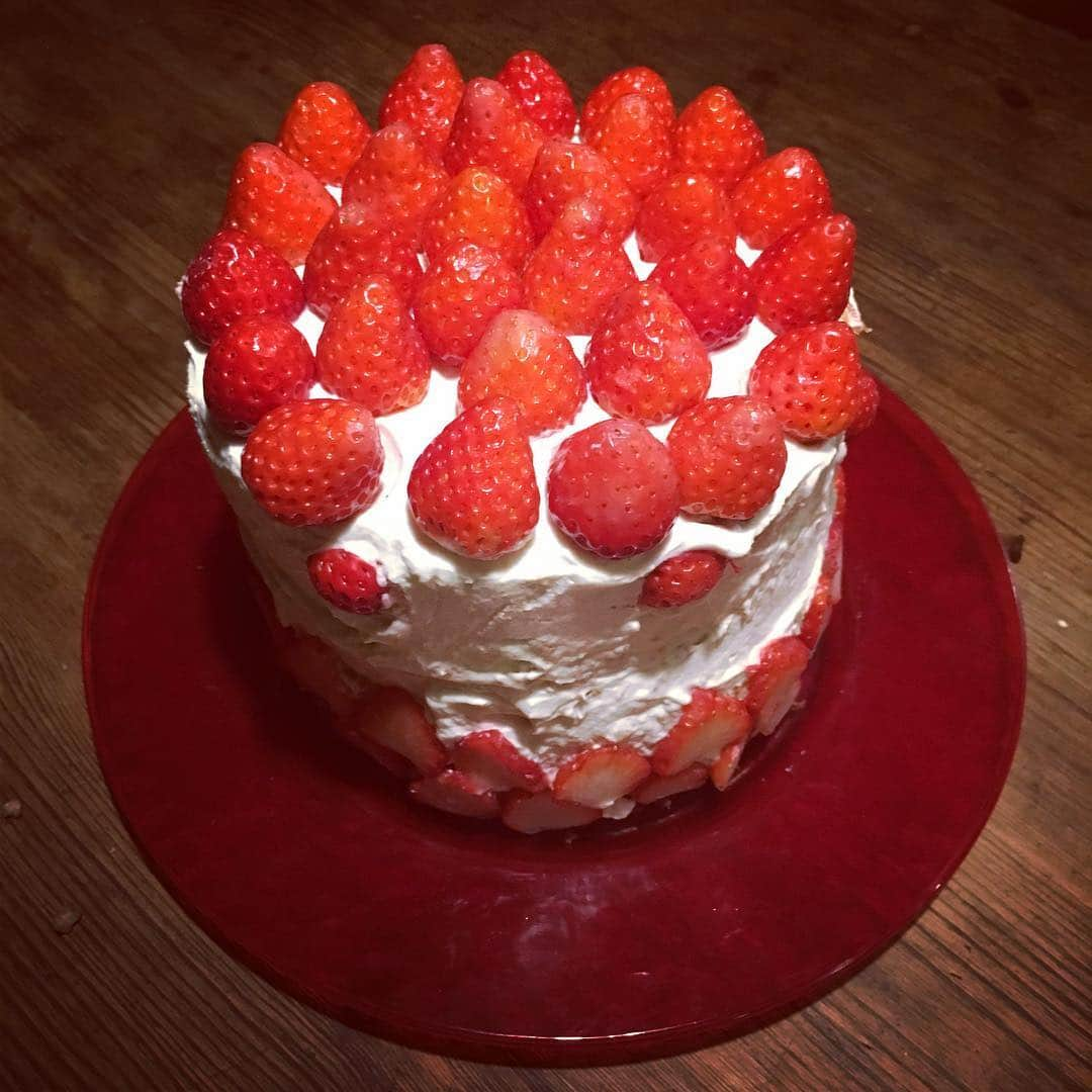 TORICOさんのインスタグラム写真 - (TORICOInstagram)「小学校を卒業したばかりの女の子が作った手作りケーキ🎂🍰❤️🥰🍓 #cake #手作りけケーキ #cawaii #homemade #homemadecake」3月31日 8時46分 - toricotorico