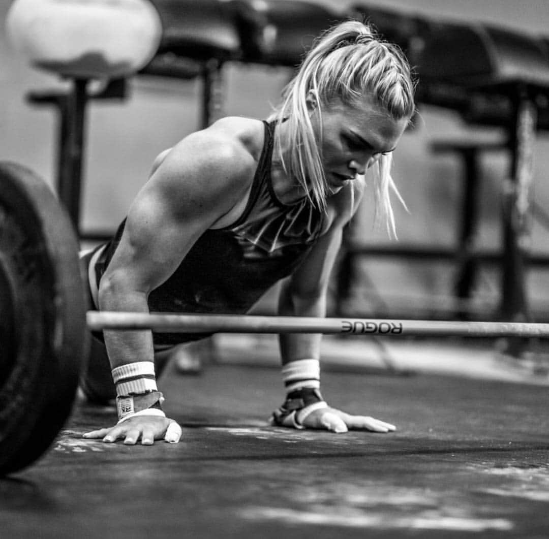 Katrin Tanja Davidsdottirさんのインスタグラム写真 - (Katrin Tanja DavidsdottirInstagram)「Saturday work 💥👊🏼🔥 @comptrain.co @aerobiccapacity - Photo: @pqp.photo」3月31日 9時09分 - katrintanja