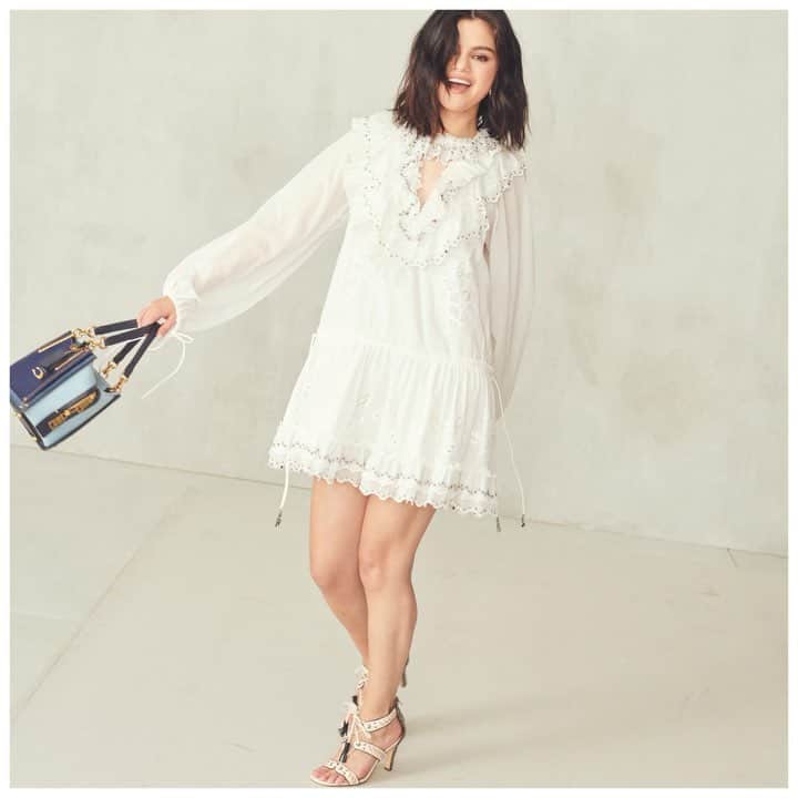 のインスタグラム：「Twirl like no one is looking. #Mood #SelenaGomez #CoachNY」