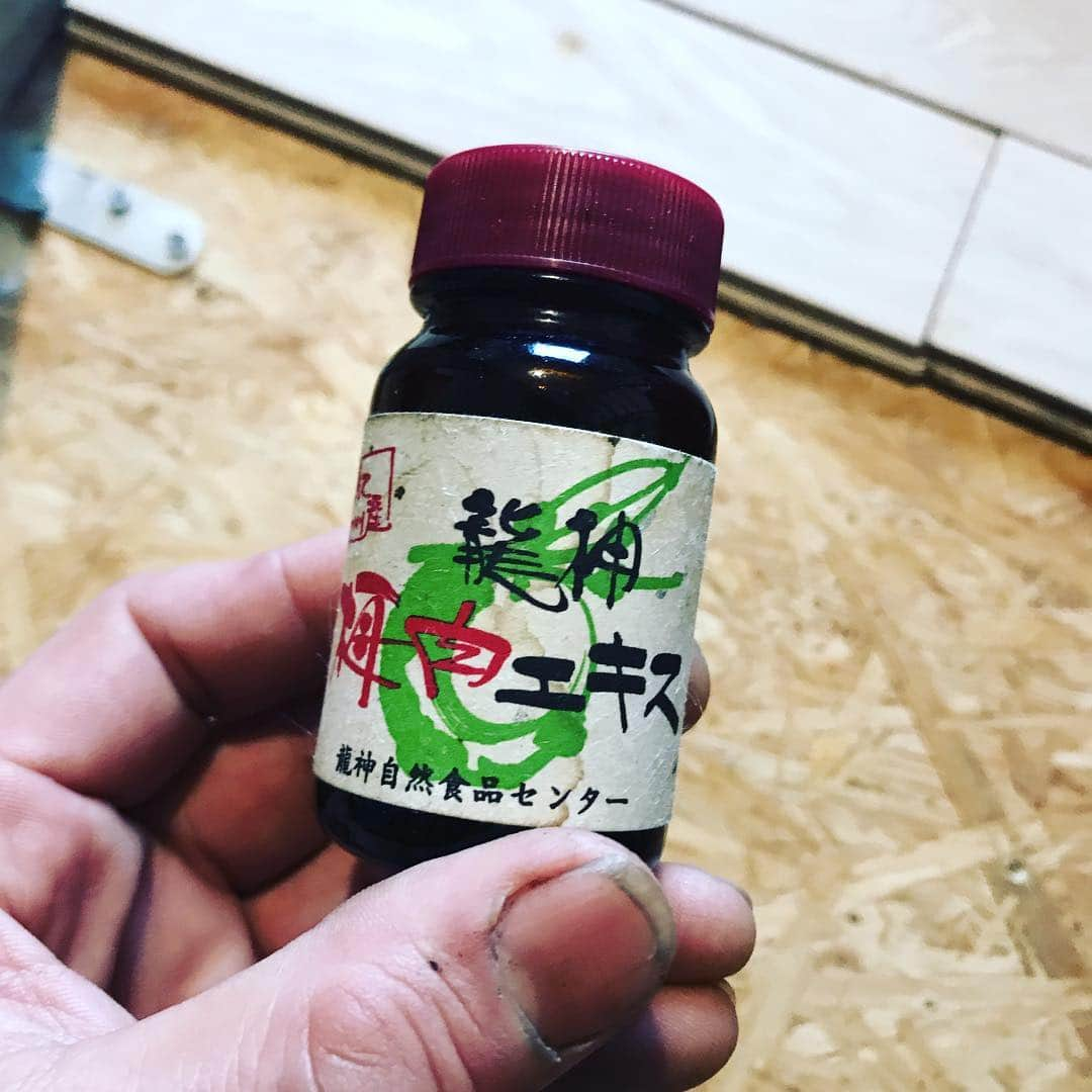 三宅洋平さんのインスタグラム写真 - (三宅洋平Instagram)「呑んだ朝は 味噌汁と、 箸の先にコレをひと舐め  ケミカル薬剤を減らして、自然なものにシフトしよう、というごく当たり前のテーゼ  #梅肉エキス」3月31日 9時20分 - miyake_yohei