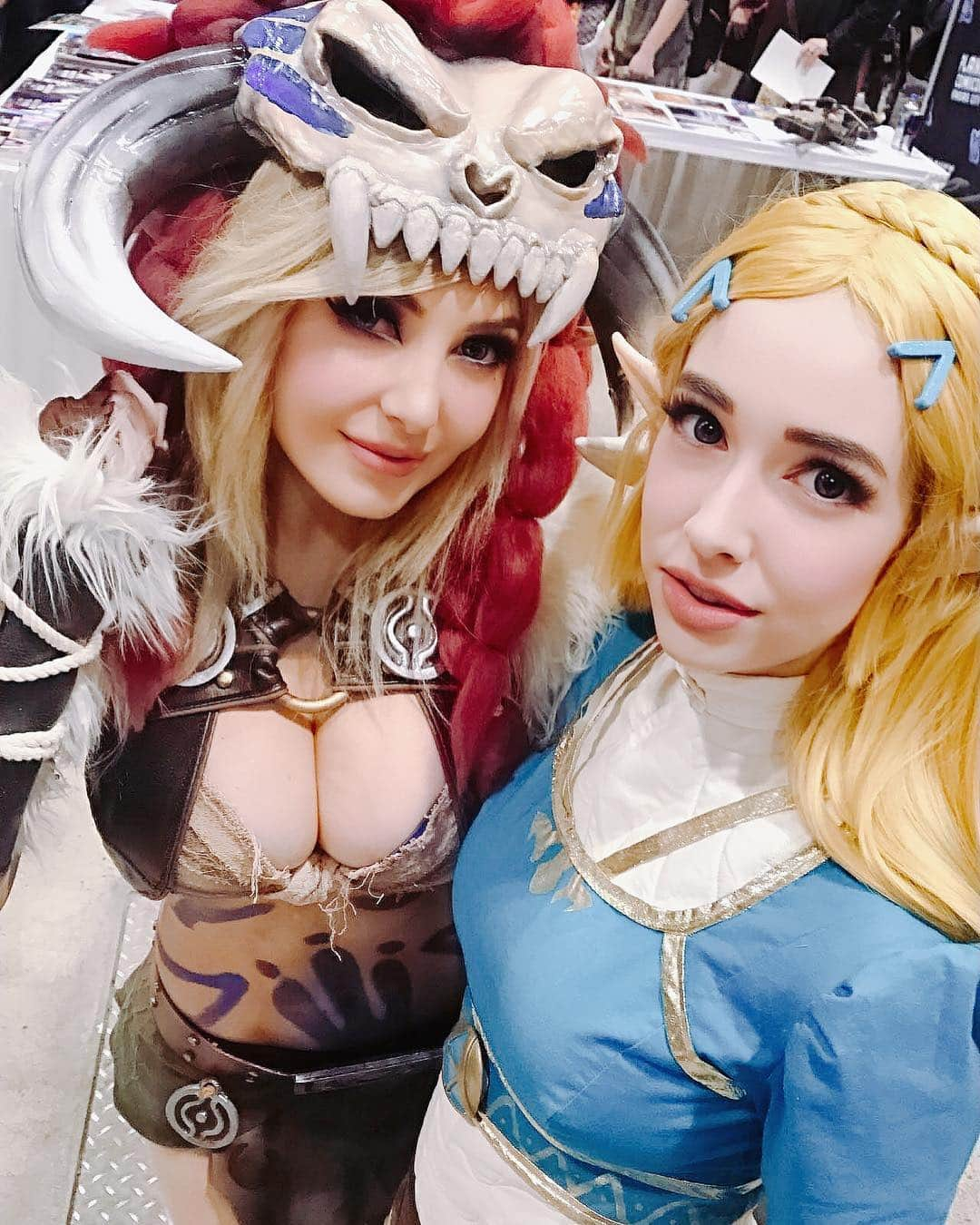 Jessica Nigriさんのインスタグラム写真 - (Jessica NigriInstagram)「With @finnthecosplayer !! ❤🙏❤ which armor set from Breath Of the Wild is your favorite?! :D (Barbarian link made by meee!!)」3月31日 9時36分 - jessicanigri