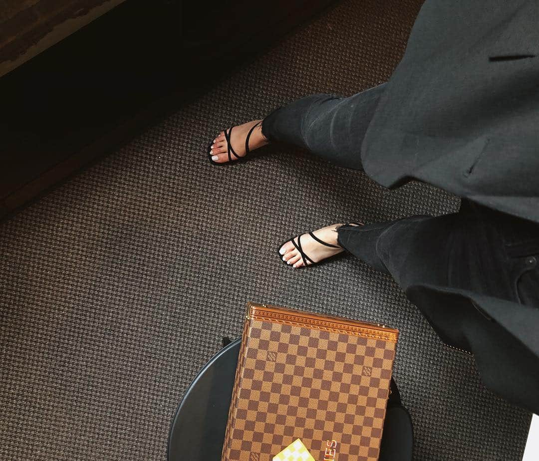 のインスタグラム：「@louisvuitton and #objectsnomades ✔️ #louisvuitton #objetsnomades #hk #hongkong #hongkongartweek #artweek #design」