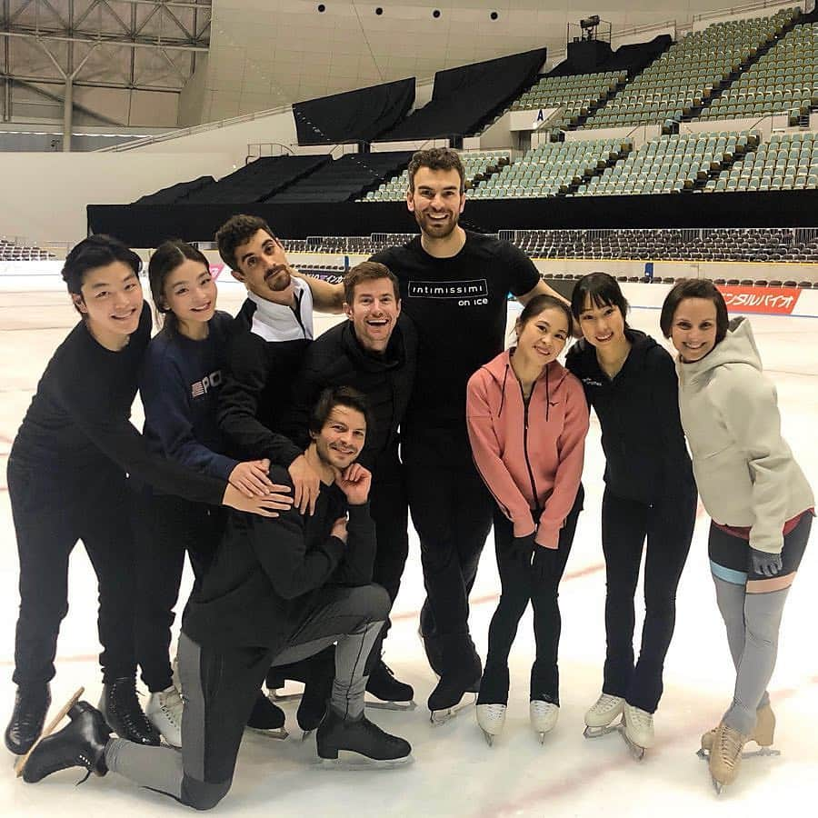 アレックス・シブタニさんのインスタグラム写真 - (アレックス・シブタニInstagram)「3rd @starsonice show today! We’re ready for you, Osaka!」3月31日 9時35分 - shibsibs