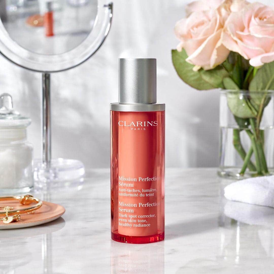 Clarins Canadaさんのインスタグラム写真 - (Clarins CanadaInstagram)「Looking to correct dark spots? You might want to take a look at our Mission Perfection Serum. 👌🏻 Repost: @clarinsusa . . . #Clarins #ItsAllAboutYou #MissionPerfection #ClarinsSerum」3月31日 9時44分 - clarinscanada