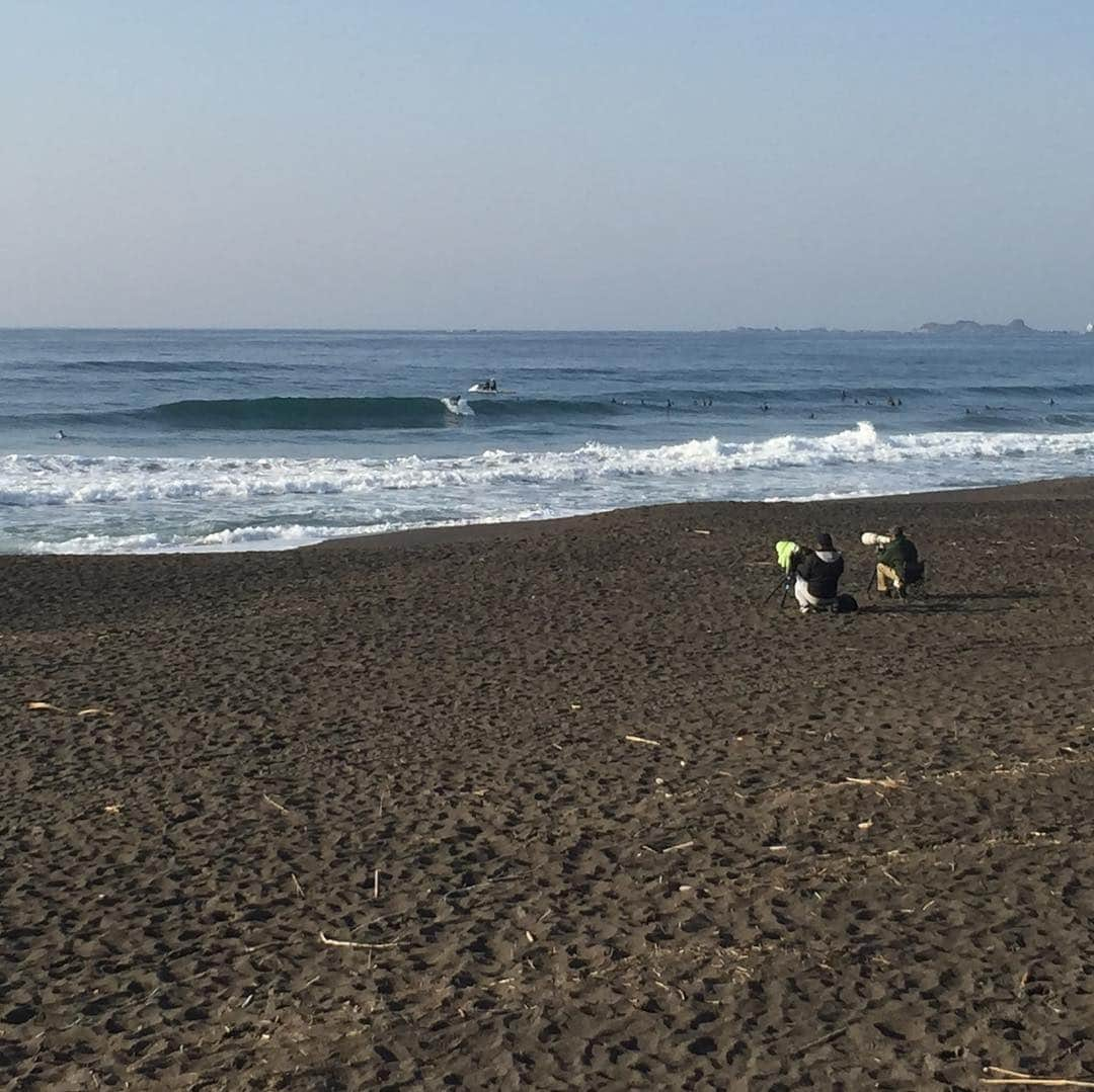 ほんこんさんのインスタグラム写真 - (ほんこんInstagram)「おはよう😃 今朝 千葉マルキまでインタビューに行ってまいりました。この模様は「ほんこん 流波乗りのすすめ 番外編」で #稲葉玲王 #大村奈央 #プロサーファー #合宿 #千葉マルキ #インタビュー #ほんこん流波乗りのすすめ  #mabujigraphic  #ほんこん  #海蔵kaizou  #ほんこんの花屋さんbloom」3月31日 9時47分 - hongkong2015_4_9