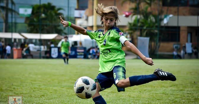 ジーコさんのインスタグラム写真 - (ジーコInstagram)「Zico 10 Cup bombando aos sábados no Centro de Futebol Zico. Resultados e lances da 1’ rodada. Quando eu ainda estava ai no Brasil. A garotada empolgada,animada e jogando bem.Vou colocar também as fotos e resultados da segunda rodada.」3月31日 20時44分 - zico