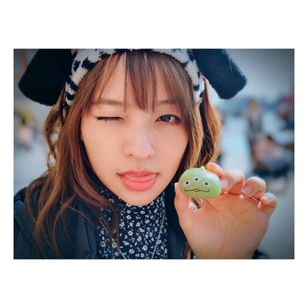 水崎綾女さんのインスタグラム写真 - (水崎綾女Instagram)「Tokyo Disney Sea リトルグリーンメンまん。 101匹わんちゃんのターバンとブラウス(@u_dresser)がよりわんちゃん感を演出🐩💕 * * * * #Disny #disneyland #tokyo #japan #tokyodisneyland #tokyodisneysea #トイストーリー #トイストーリーマニア #toystory #toystorymania #リトルグリーンメン #デザート #スイーツ #sweet #東京ディズニーランド」3月31日 20時44分 - misakiayame