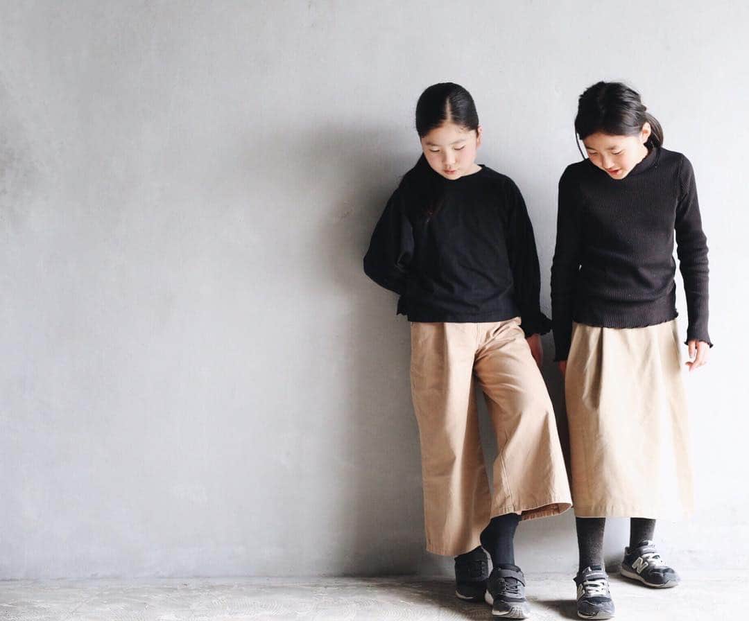 Rihoのインスタグラム：「約束していないのに 同じ色の服装の2人  ミラクル  ちなみに上着も一緒でした」