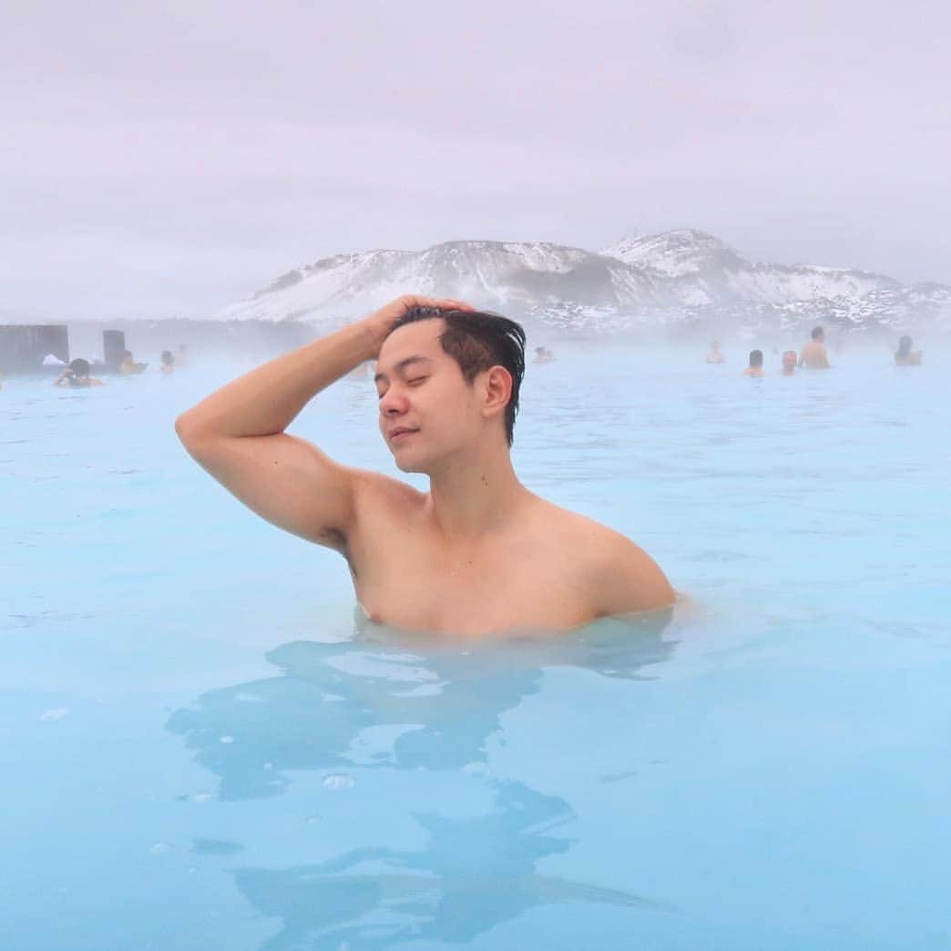 アイス・サランユーのインスタグラム：「จังหวะมันได้ พอดี😀 #bluelagoon  #Reykjavik  #Iceland #icesarunyuaroundtheworld」