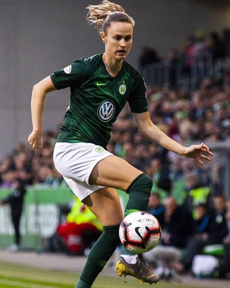 Caroline Graham Hansenさんのインスタグラム写真 - (Caroline Graham HansenInstagram)「Følsom på labben og krige sammen⚡️Kjør semfinale #dfbpokal」3月31日 19時15分 - graham95