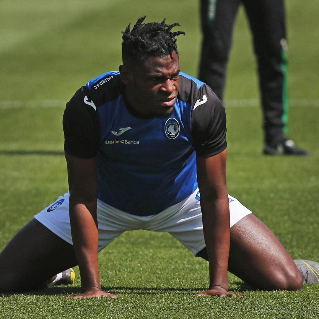 アタランタBCさんのインスタグラム写真 - (アタランタBCInstagram)「Sguardo puntato su #ParmaAtalanta 👀😠 Forza ragazzi! 🙌🔥 #GoAtalantaGo ⚫️🔵 ~ #Atalanta #Bergamo #SerieATIM #Football #calcio #forzaatalanta」3月31日 19時18分 - atalantabc