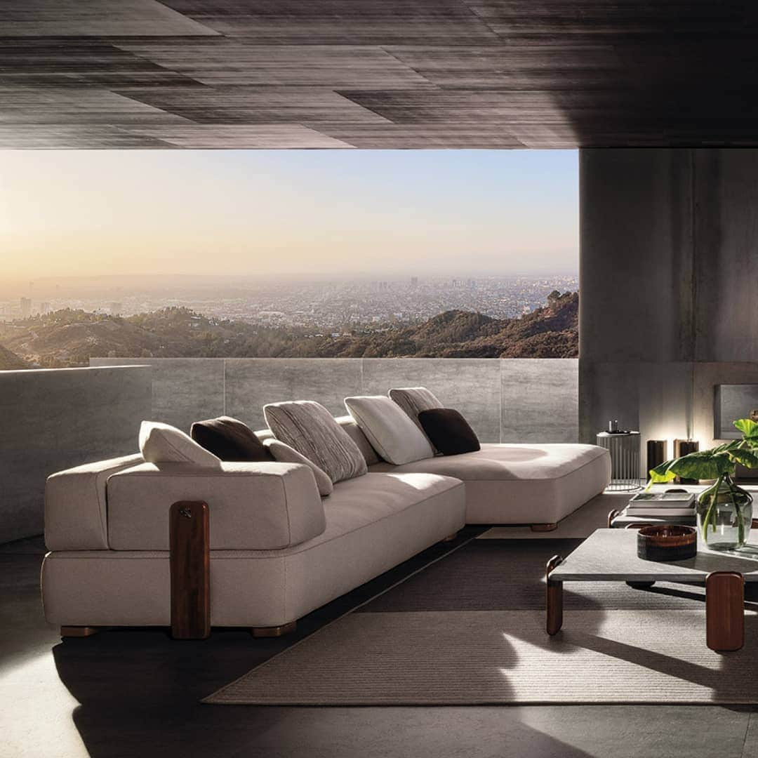 Minotti Londonさんのインスタグラム写真 - (Minotti LondonInstagram)「Florida is a formal clustering of soft, geometric shapes outlined in outdoor-friendly eco-leather piping. 🖤  The variety of pieces available allows for the creation of multiple compositions that meet the increasingly widespread demand for spaces that are more intimate and cozy, as well as areas for social gatherings, even in outdoor settings.  Tap the link in our bio to see the combination for your residence or business.  #furniture #luxury #luxurylife #minottilondon #minotti #interiordesign #outdoor #interiordesign #sofa #armchair #london #contemporary #design」3月31日 19時20分 - minottilondon