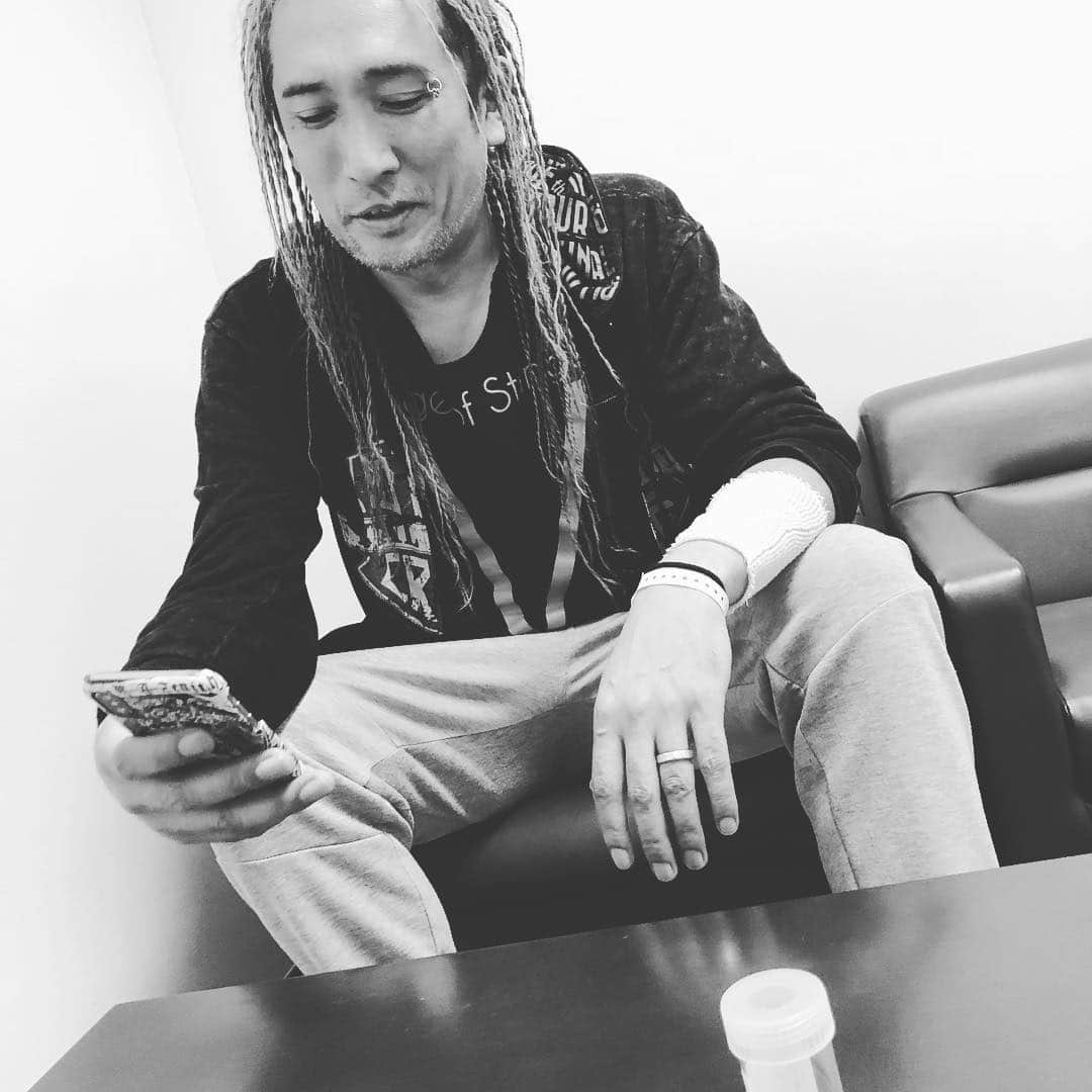 のインスタグラム：「病院の中でも1番元気な患者‼️あご髭無いカズ、20年ぶりくらいに見た（笑） @thekazrock」
