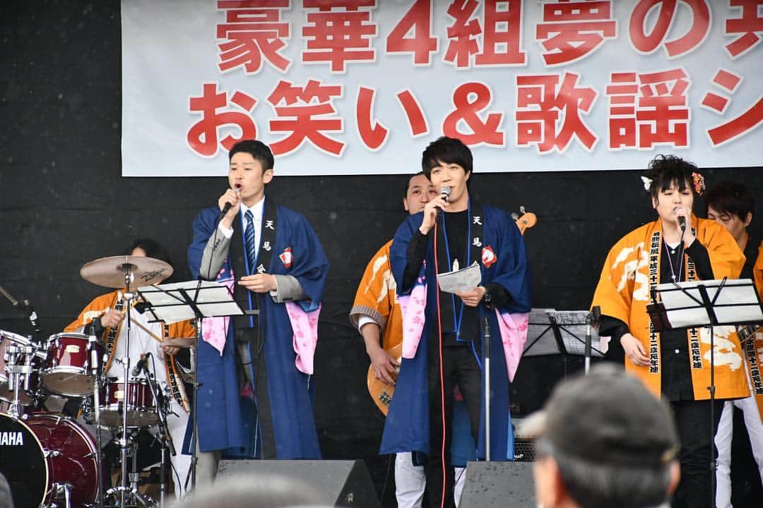 中澤卓也さんのインスタグラム写真 - (中澤卓也Instagram)「今日は岩手県「羽田町火防祭」にて歌のステージ🎤雪が降る中熱い盛り上がり、羽田ふるさと音頭にも挑戦😁楽屋はジャガーズのお二人とご一緒！ありがとうございました🙇‍♂️ #羽田町火防祭 #羽田ふるさと音頭 #ジャガーズ #ジャニーズjrものまね #茜色の恋 #中澤卓也」3月31日 19時37分 - takuya_nakazawa.118