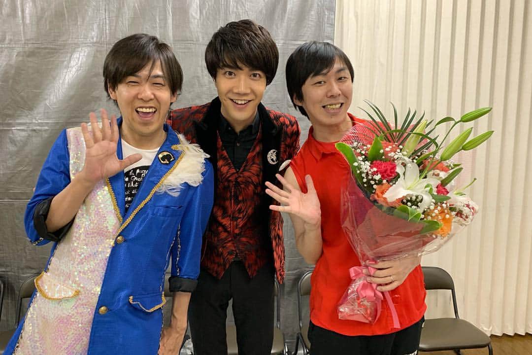 中澤卓也さんのインスタグラム写真 - (中澤卓也Instagram)「今日は岩手県「羽田町火防祭」にて歌のステージ🎤雪が降る中熱い盛り上がり、羽田ふるさと音頭にも挑戦😁楽屋はジャガーズのお二人とご一緒！ありがとうございました🙇‍♂️ #羽田町火防祭 #羽田ふるさと音頭 #ジャガーズ #ジャニーズjrものまね #茜色の恋 #中澤卓也」3月31日 19時37分 - takuya_nakazawa.118