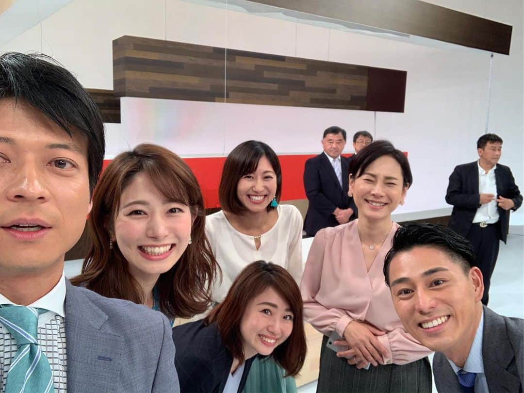 海老原優香さんのインスタグラム写真 - (海老原優香Instagram)「1年間、プライムニュースイブニングをご覧いただき、ありがとうございました。  島田さんと倉田さん そして反町さん、まりこさん、 番組スタッフの皆さんとご一緒できて、 毎日忙しない報道番組の中で 和やかな居場所を作ってくださった先輩方 本当に感謝でいっぱいです。  引き続き、夕方報道番組で 明日からフィールドキャスターとして毎日頑張ります。  今後とも見守っていてください。」3月31日 19時37分 - ebioffi