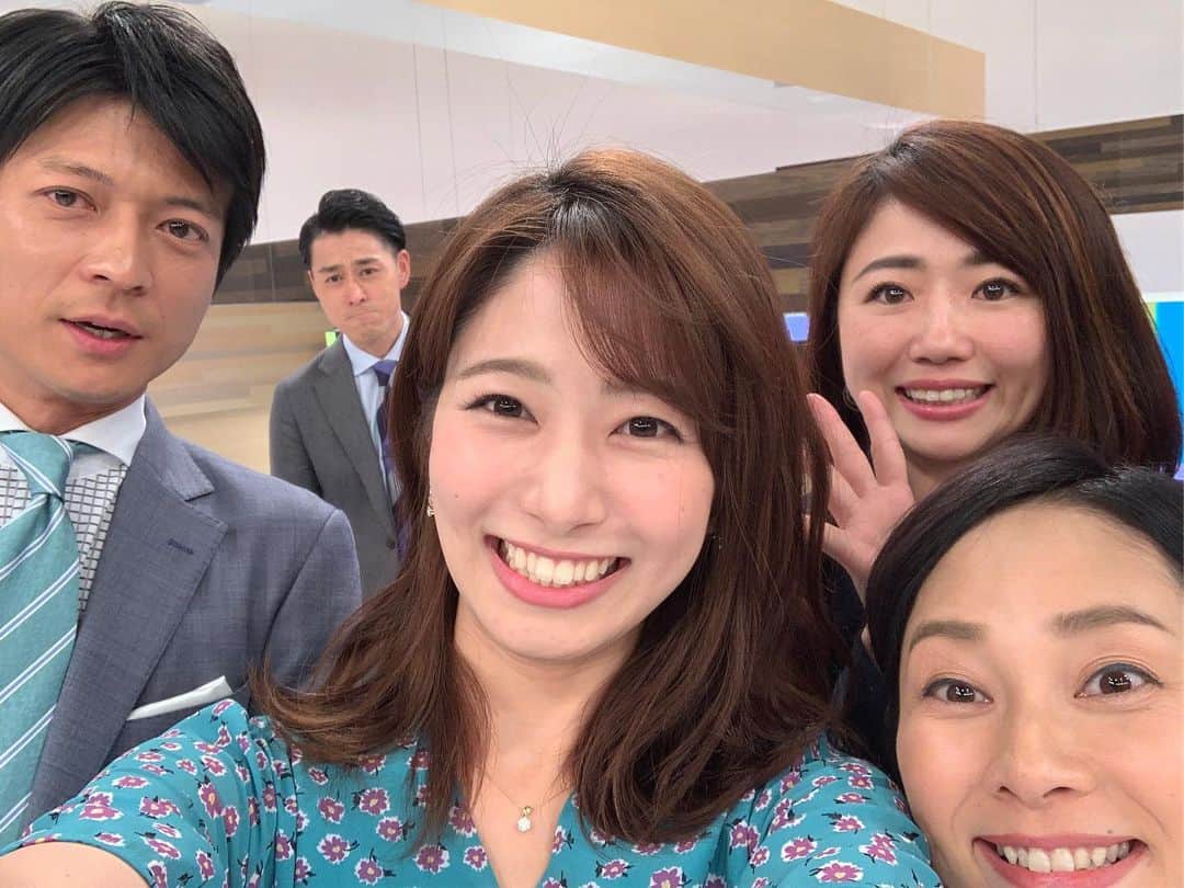 海老原優香さんのインスタグラム写真 - (海老原優香Instagram)「1年間、プライムニュースイブニングをご覧いただき、ありがとうございました。  島田さんと倉田さん そして反町さん、まりこさん、 番組スタッフの皆さんとご一緒できて、 毎日忙しない報道番組の中で 和やかな居場所を作ってくださった先輩方 本当に感謝でいっぱいです。  引き続き、夕方報道番組で 明日からフィールドキャスターとして毎日頑張ります。  今後とも見守っていてください。」3月31日 19時37分 - ebioffi