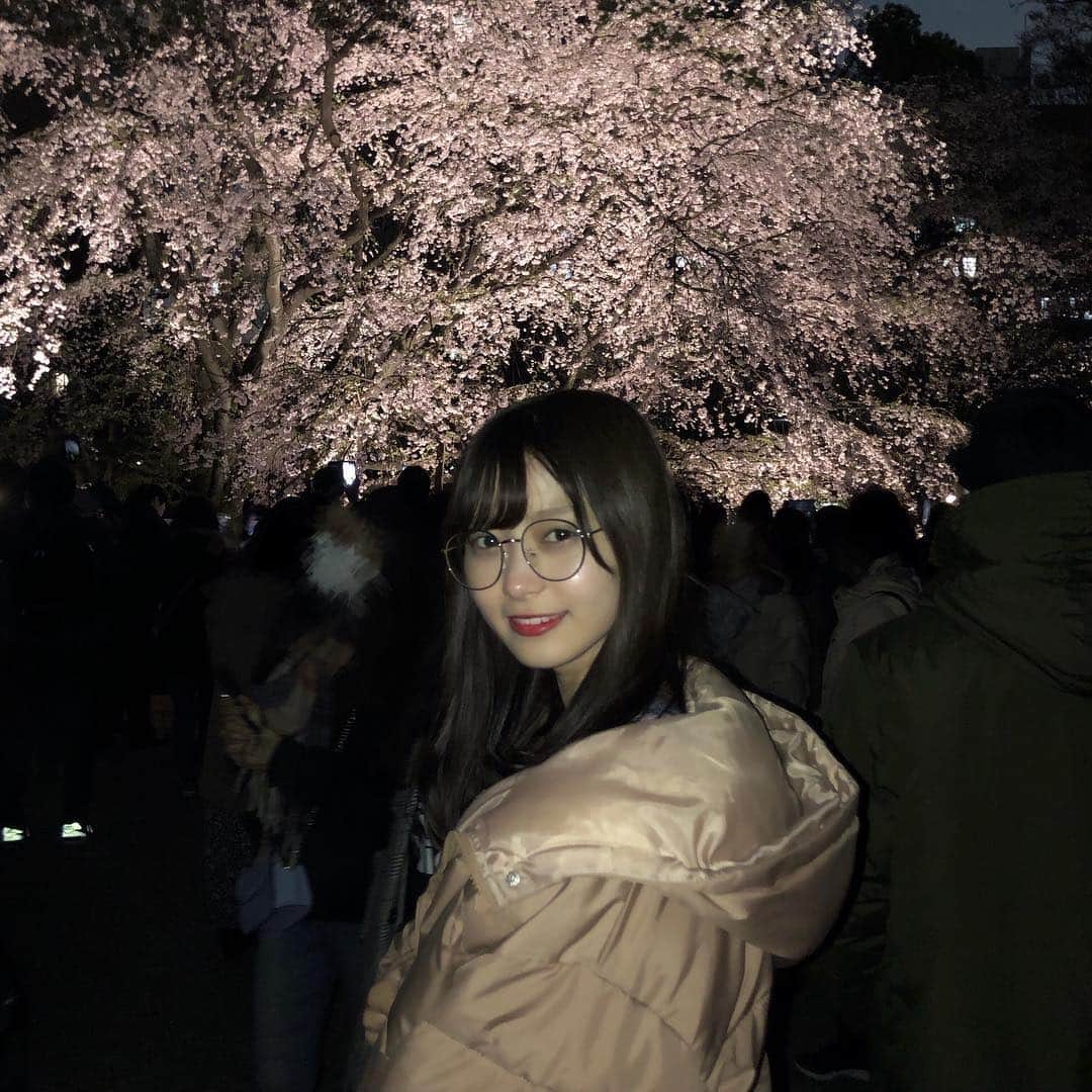 松川星さんのインスタグラム写真 - (松川星Instagram)「お久しぶりになってしまった、、涙 この前お仕事終わりにママと夜桜を見に行きました🌸🌃 あともう少しでいいお知らせができそうなので楽しみにしていてください〜︎︎︎︎︎！︎︎︎︎︎☺︎」3月31日 19時42分 - akarin__rin