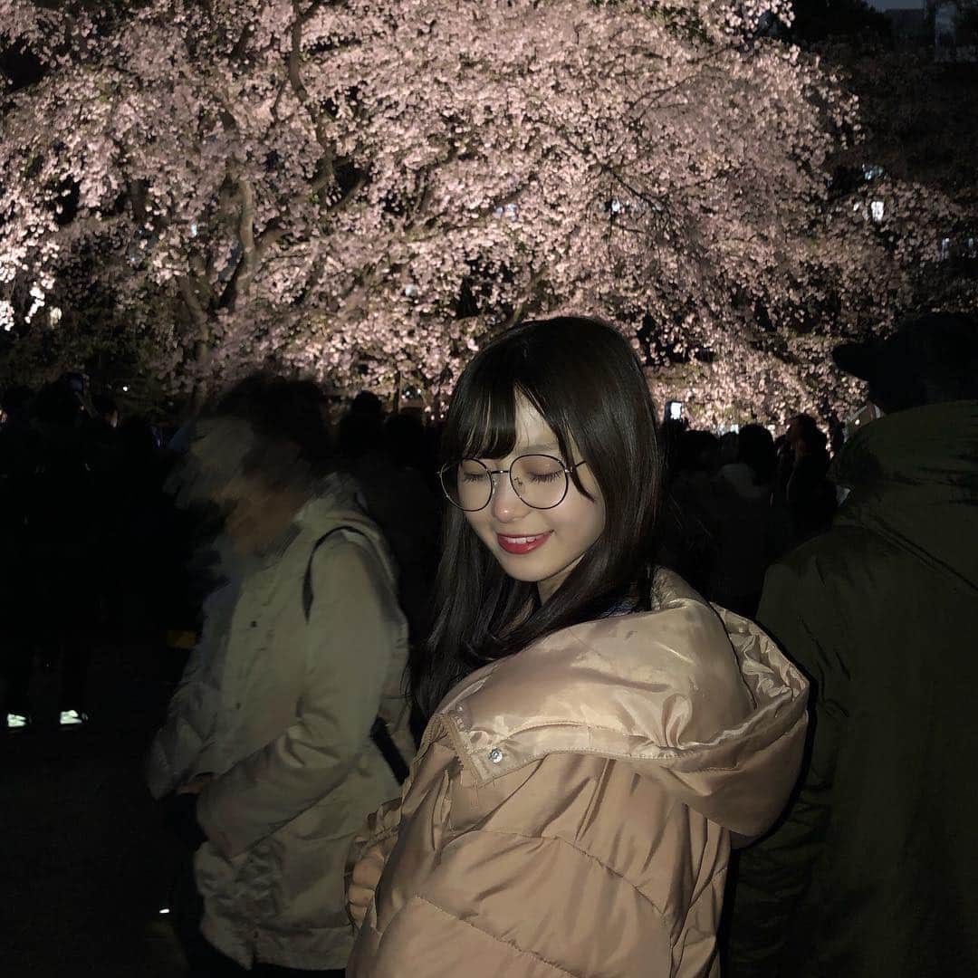 松川星さんのインスタグラム写真 - (松川星Instagram)「お久しぶりになってしまった、、涙 この前お仕事終わりにママと夜桜を見に行きました🌸🌃 あともう少しでいいお知らせができそうなので楽しみにしていてください〜︎︎︎︎︎！︎︎︎︎︎☺︎」3月31日 19時42分 - akarin__rin