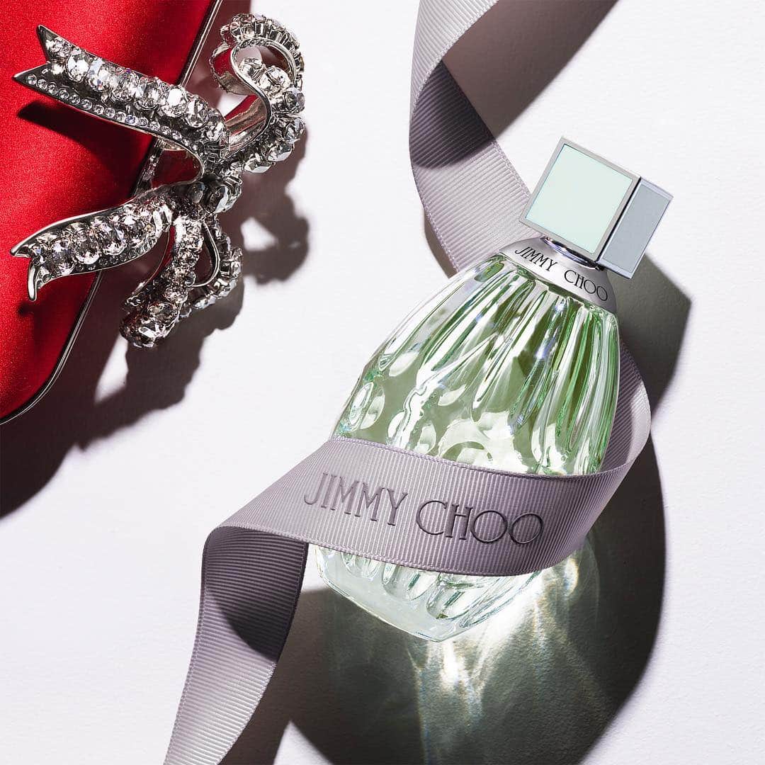 Jimmy Chooさんのインスタグラム写真 - (Jimmy ChooInstagram)「Combine magnolia blossom and sweet pea with our new fragrance, FLORAL #JimmyChoo」3月31日 19時43分 - jimmychoo