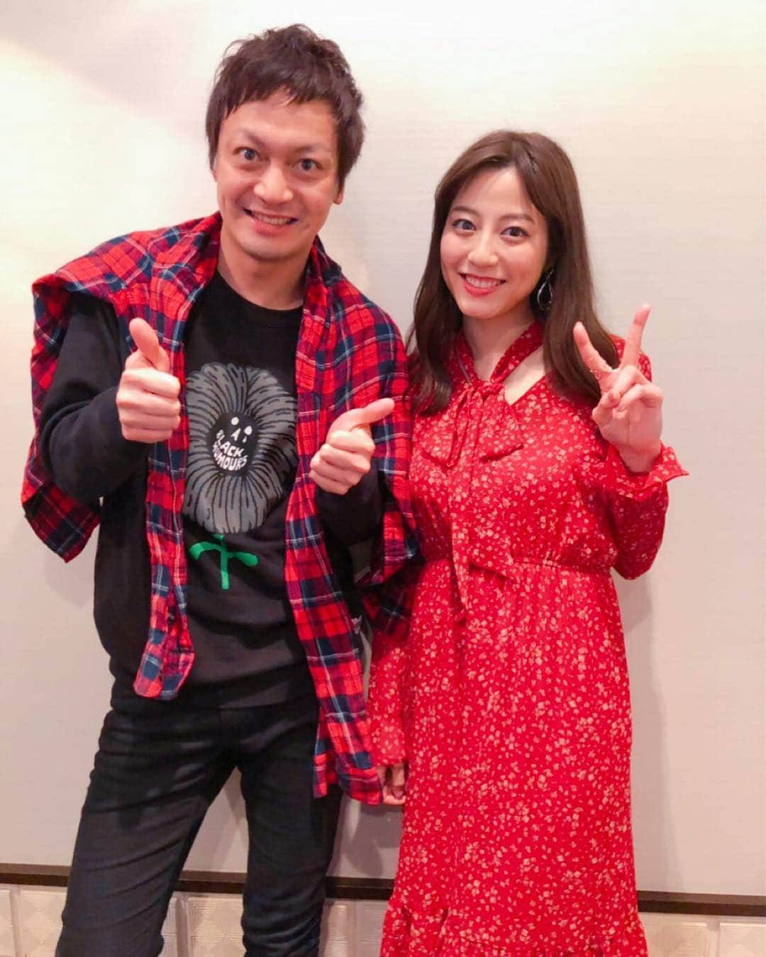 杉本有美さんのインスタグラム写真 - (杉本有美Instagram)「30歳 誕生祭❤️ 誕生祭へお越し下さった皆様、 昨日は本当にありがとうございました。 来れなかった方からも沢山お花やバルーンも。 ありがとうござます。  当日飛び入りで参加してくださった方も。  遠方からも沢山お越しいただき、長年応援してくださってるお馴染みの方々も、初めてお会いする方も沢山いました。  短い時間でしたが、皆様と本当に幸せな時間が過ごせました。  プレゼントや、お手紙、お花、たくさんありがとうございます！！ ゲストの海老澤健次くんこと、えびちゃん。 男女関係なく、えびちゃんは親友。 私にとってとても大切な人です。 えびちゃんもありがとう。  そして、今回私のやりたいことを実現してくれ、たくさん動いてくださった事務所の方々にも感謝です。  20代、本当に本当に、たくさんのことがありました。 辛い事も、楽しい事もたくさん。  でもね、私は乗り越えられない壁はこないと思っています。 偶然は必然。 昔から大好きな言葉。  またここに戻ってこなかったら、また皆様の笑顔は見れなかったし、この幸せな時間は無かった。  いつもいつも応援してくださり、ありがとうございます。  これからも応援&見守って頂けると嬉しいです😊  まだまだこれから。  芸能20周年のイベントもやりたいな✨」3月31日 19時56分 - sugimotoyumi_official