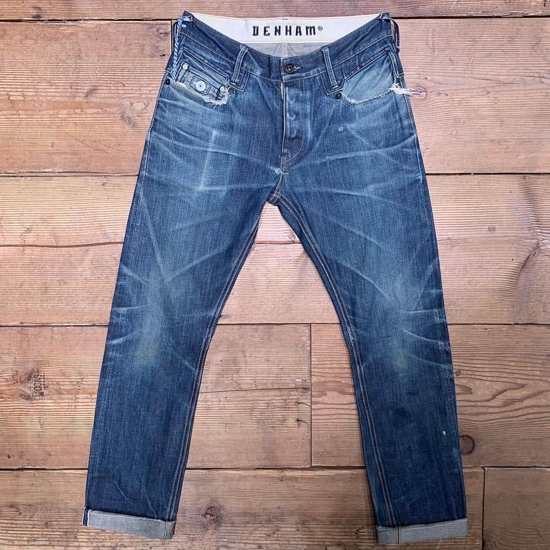 のインスタグラム：「DENHAM DENIM "Virgin to Vintage Story.  @denhamthejeanmaker @denham_australia @denham_germany @denham_london @denham_uk @denham_belgium @denham_china @denham_kor #denham #fashion #selvedge #indigo #denhamjapan #denhamthejeanmaker #denhamstyle #denim #scissors #virgintovintage #デンハム #デンハムザジーンメーカー #デンハムジャパン #デニム#skinvjs#2年履き#二回洗い#セルヴィッチ  #ヴァージントゥヴィンテージ #経年変化 #ピープル #プロダクト #プレゼンテーション #デニムコーデ #ファッション @denham.sa @denham_utrecht  @denham_maastricht」