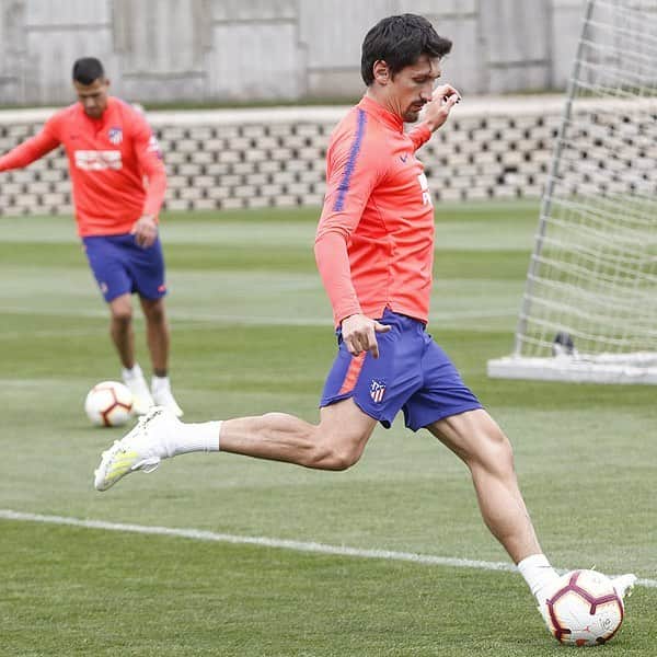 ステファン・サヴィッチのインスタグラム：「⚽️ #trainingday」