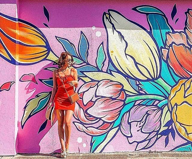 Stayway女子さんのインスタグラム写真 - (Stayway女子Instagram)「【ハワイ🌺カカアコ】 . 📷：Thanks to @wakako_pm . 壁に描かれた花々の絵は 間違いなくフォトジェニック なスポットですね！😆❤️ ——————————————————— 📍スポット情報 ハワイのカカアコは 街全体にウォールアートがあり インスタ映えするエリアです ——————————————————— 素敵な女子旅をされている方をご紹介させていただきます！✨ 写真は全てご本人に【掲載許諾】を頂いています #Stayway女子旅 というハッシュタグをつけて是非投稿してください♪ Instagram・Twitter・Stayway mediaにてご紹介させていただきます！ ——————————————————— 【Staywayとは？】 Staywayはホテルやゲストハウスなどの宿泊施設はもちろん、世界中のコテージ・ヴィラ・一軒まるごとレンタルに古民家なども検索できるサイト 価格・ロケーションなど幅広いニーズに答え、利用者にあった宿泊先を素早く見つけることが可能👍✨ 素敵な旅には素敵な宿泊施設を🌃 Staywayで探してみませんか？✈️ ——————————————————— #Stayway女子旅 #Stayway_hawaii #hawaii #kakaako #ハワイ #カカアコ #travel #trip #instatravel #旅 #旅行 #travelgram#mytravelgram #instatravel #instagenic#photogenic #ダレカニミセタイケシキ #写真好きな人と繋がりたい #カメラ好きな人と繋がりたい #フォトジェニック」3月31日 20時01分 - stayway_girls