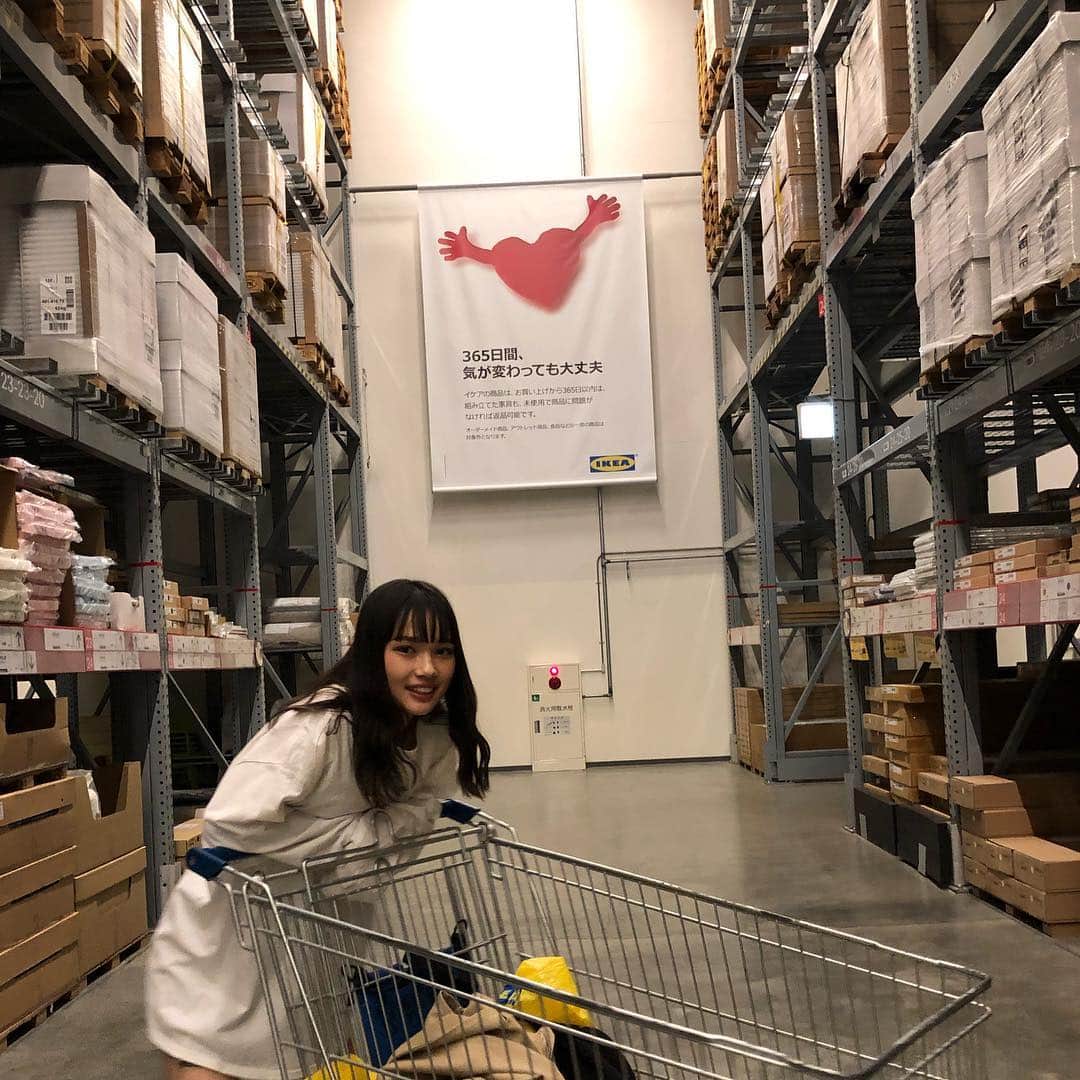 新井舞良さんのインスタグラム写真 - (新井舞良Instagram)「. . 日本で初IKEA行ってきた🌝🌝 . 友達と4時間迷ってた🤣 まだ家に家具全然ない〜〜（ ; ; ）」3月31日 20時08分 - myra_arai