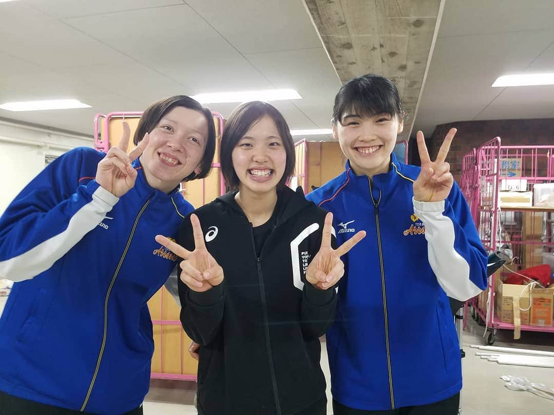 TBSバレブーさんのインスタグラム写真 - (TBSバレブーInstagram)「Vリーグ女子ファイナル3🏐 #東レアローズ vs #JTマーヴェラス 昨日と今日の2日間で行われるファイナル3❗  昨日はフルセットの接戦を制したJT、 そして今日は東レが3-1で勝利‼️ 1勝1敗で並び、勝負を決する1セットのみのゴールデンセットでは… 25-20で東レが勝利🎵 見事逆転で6年ぶりのファイナル進出を決めました👏 東レの皆さんおめでとうございます🎉  来週と再来週行われるファイナルでは久光製薬と対戦します😀  #バレーボール #Vリーグ #堀川真理 #黒後愛 #関菜々巳」3月31日 20時13分 - tbs.volleyboo