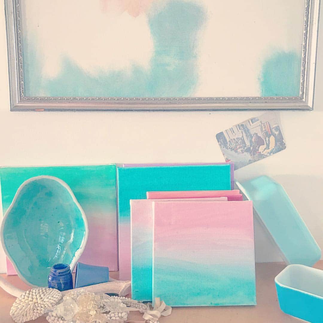 のインスタグラム：「Paintings of Ocean and Sky  海と空の絵たち。  #surf #ocean #island #beach #art #artwork #contemporaryart #seascape #canvas #artstudio #light #life #live #miyakoyamazaki #山崎美弥子 #絵画」
