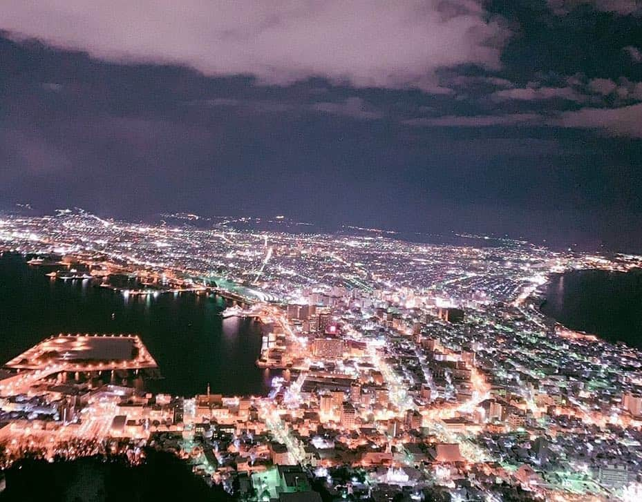 山岡実乃里さんのインスタグラム写真 - (山岡実乃里Instagram)「今更投稿🤳 先月の北海道旅行✈️☃️ 1日目の函館🌟❄️ 魚が美味しすぎて感動しました🥺  #北海道旅行 #函館 #五稜郭 #函館山 #社員旅行 #instatravels #hokkaidotrip #hakodate #hakodatetrip」3月31日 20時31分 - minorin1016