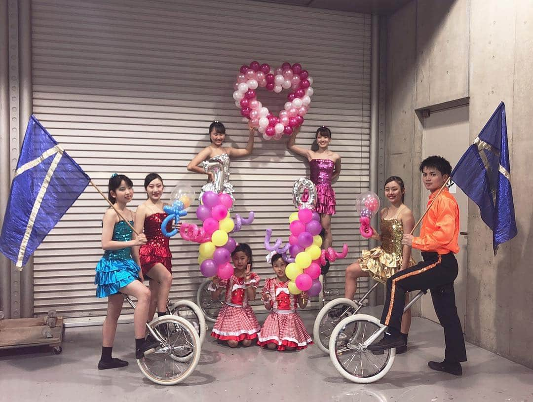 佐藤彩香さんのインスタグラム写真 - (佐藤彩香Instagram)「・ FCI JAPAN INTERNATIONAL DOG SHOW2019  Dogdance × unicycle  ドッグダンスと一輪車のコラボショー！！ 今年も出演させて頂きました🐶 記念すべき70周年ということで エンディングでは沢山のバルーンを使ってお祝いの演出しました☺ 可愛くバルーンができて満足してます！笑笑  わんちゃんとのコラボも 上手くいってショーを楽しく終える事ができました💗  見にきてくださった方々、 関係者の皆様、 ありがとうございました😊  そして静岡から出演してくれた まあとあきありがとう☺️ おつかれさまでした🐶！ ・ ・ ・ #fciドッグショー #一輪車 #ドッグダンス #コラボショー #dogshow #unicycleshow #collaboration #balloon  #thankyouall #chocolat」3月31日 20時25分 - ayaka_01_sato