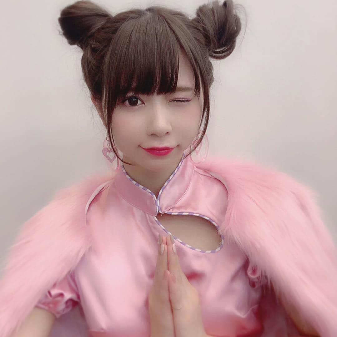 楠ろあさんのインスタグラム写真 - (楠ろあInstagram)「#東京ガールズコレクション 2019S/S キレイモさんのステージに出演させて頂きました♡ ・ 初めての #TGC でシークレットの出演だったのに 皆さん温かくてたくさんの歓声で嬉しかったです🥰 ・ わたしの衣装はキレイモイメージカラーの ピンクのチャイナ服でした💘」3月31日 20時29分 - roa.k6