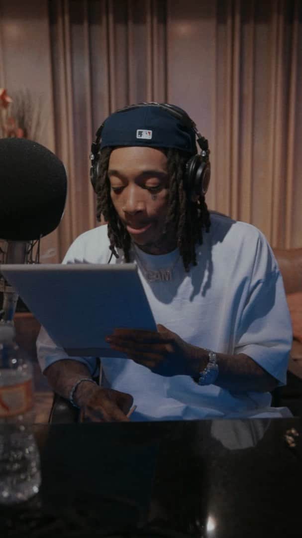 ウィズ・カリファのインスタグラム：「Layin some verses for the Taylor gang album. More from the homies comin soon.」