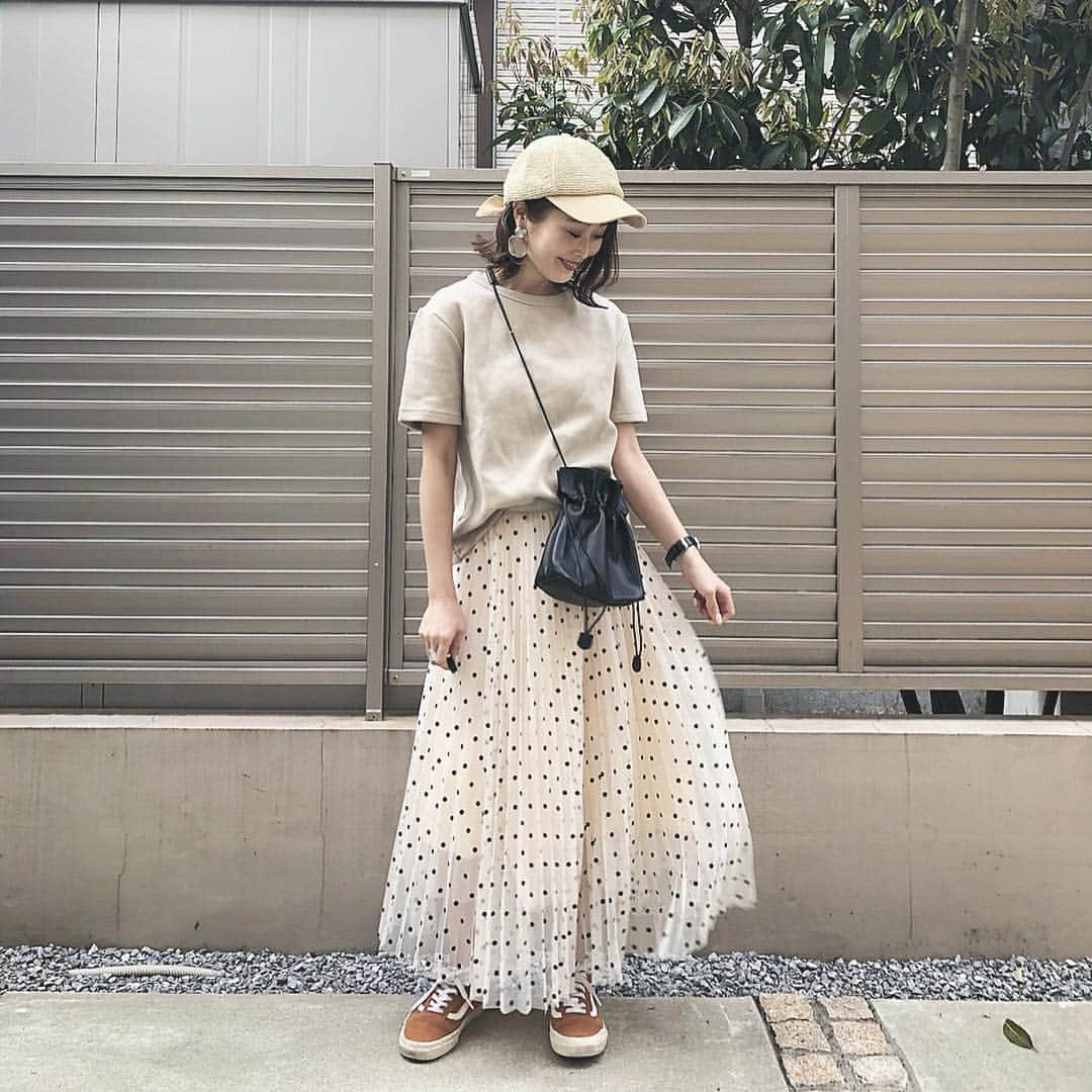 Kikuno Sayumiさんのインスタグラム写真 - (Kikuno SayumiInstagram)「〻dot skirt〻 ・ ・ ・ @pichi__official のドットチュールスカート𓍼 ・ 人気で全色完売してたけど再入荷しているよ☝️✨ ・ キャップは @14plusjp のもので麦わら素材が珍しい。後ろのリボンや丸みのある形もかわいー！ ・ ・ ・ tops▶ @feeling_byracreate skirt▶ @pichi__official bag▶ @donobanweb cap▶ @14plusjp ・ ・ ・  #カジュアル#春コーデ#패션스타그램#옷스타그램#오오티디#ファッション#コーデ#fashion#ママ#ママコーデ#ponte_fashion #プチプラコーデ#大人カジュアル#ヘアアレンジ#シンプルコーデ#オン眉#大人可愛い#ジユジョ#キャップコーデ#イチヨンプラス #14plus #マタニティコーデ #ぷんにー#ママリ#ママリファッション#妊娠6ヶ月#pichi楽天市場店」3月31日 11時49分 - sayumikikuno