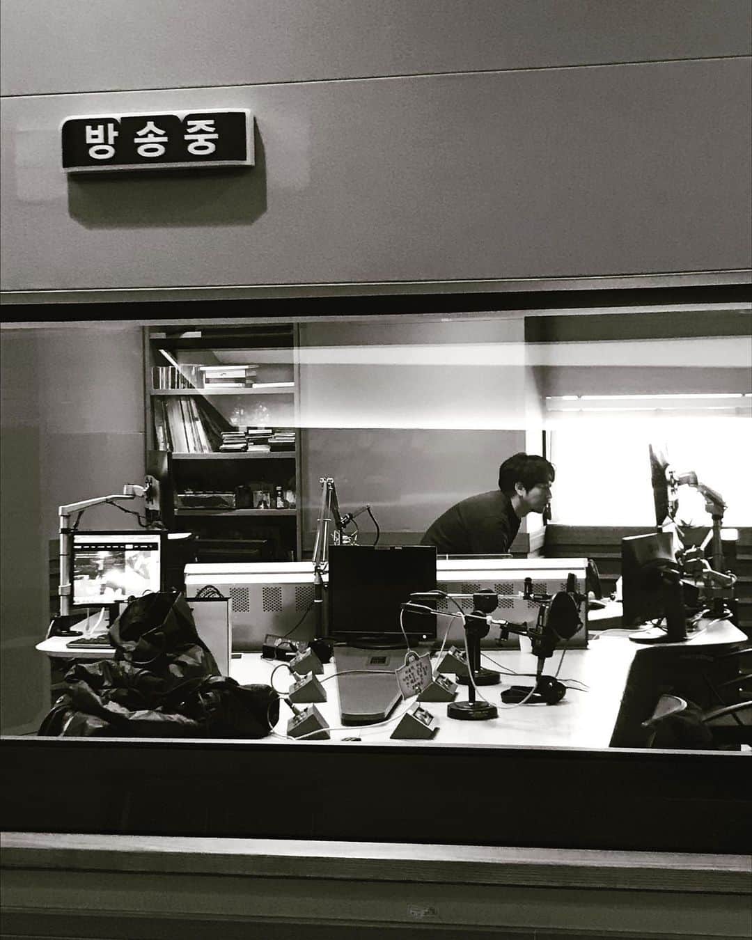 ソン・テヨンさんのインスタグラム写真 - (ソン・テヨンInstagram)「: 이루마 루디 그 동안 잘 들었어요^^ 수고했습니다~ 좋은 곡으로 다시 돌아와 주세요♡♡ #이루마의골든디스크#안녕#굿바이#goodbye#yiruma#radio」3月31日 11時59分 - sontaeyoung_official