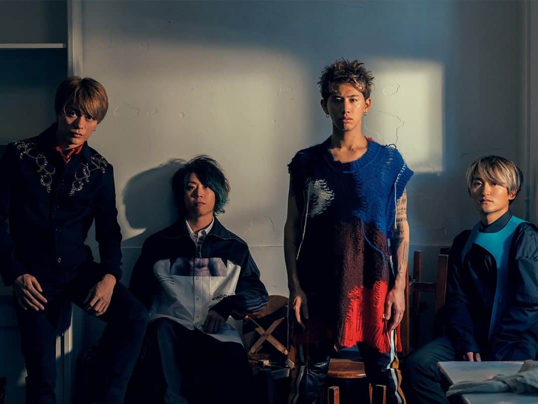 のインスタグラム：「GQ JAPAN2019年4月号の表紙を飾った、ONE OK ROCKのメンバー。  2年ぶりのフルアルバムの発表とこれからの未来を語ったスペシャルインタビューは、様々な方面から反響がありました。GQ JAPANのウェブサイトで公開中ですので、是非チェックしてください！  @oneokrockofficial @10969taka @toru_10969 #oneokrock @tomo_10969 @ryota_0809  Photo: Shunya Arai Styling: Tatsuhiko Marumoto  Hair&Make-up: Kenichi Yaguchi」
