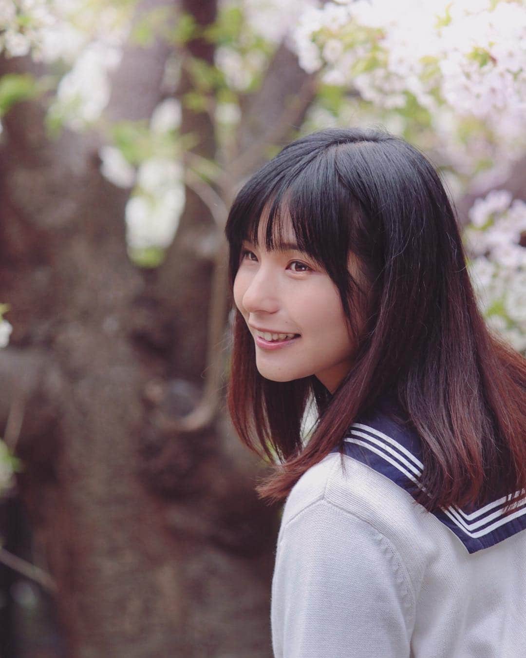 のインスタグラム：「:﻿ ﻿ ﻿ #comingsoon﻿ ﻿ ﻿ #HelloApril﻿ ﻿ #GoodByeMarch﻿ ﻿ ﻿ 昨日は屋外大撮影会でした。﻿ 久々に屋外で制服を着たよ🌱﻿ たくさん撮っていただきありがとうございましたm(_ _*)m﻿ ﻿ 今日は大事な撮影📷﻿ と言っても仕事ではなく、、、笑﻿ ﻿ ﻿ そろそろ準備しまーす。﻿ ﻿ ﻿ #撮影#撮影会#撮影会モデル#制服#セーラー服#ポートレート#ポートレート部#ポートレートモデル#桜#水の広場公園#被写体#作品撮り#写真好きな人と繋がりたい#人像#東京#桜﻿ #sakura#portrait#portraitmood#tokyocameraclub#japanesegirl#japanesemodel#asiangirl#asianmodel#cosplay﻿ ﻿ ﻿ なおしゃんさんくす✌︎﻿ (速攻もらった)﻿ #25過ぎても制服が着たい」
