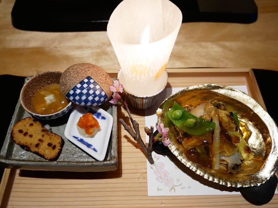 内藤理沙さんのインスタグラム写真 - (内藤理沙Instagram)「* * 夕食🍶 品数多くて載せきらない🤣 早やめの夕食だったので 食べきらなかったお料理はお部屋でお夜食として頂きました🍵🌠 ごはんはおにぎりにしてもらいました🍙 * どれも美味しくて…❤ * #japan #shizuoka #atami #onsen #sanga #熱海  #網代 #温泉 #山龢 #risapigram」3月31日 12時07分 - risa_naito_official