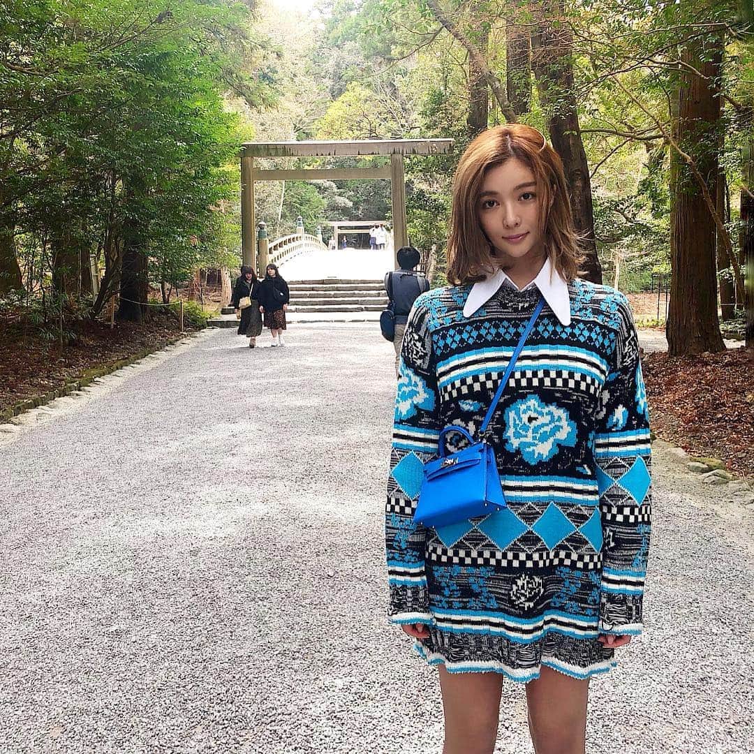 のインスタグラム：「I'm very happy to be here again this year. #isejingu . 今年も無事ご挨拶できて幸せ😊 #伊勢神宮」