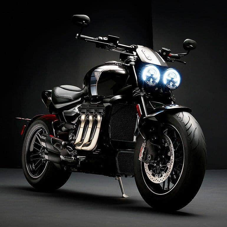 Triumph Motorcycles Japanさんのインスタグラム写真 - (Triumph Motorcycles JapanInstagram)「2019年5月1日、Triumphが新たにお届けするTFCモデルシリーズの第2弾、 二輪世界最大排気量（量産車）Rocket TFCの詳細が公開されます！ 750台限定となるRocket TFCのスペック、価格、発売時期も明らかになります。乞うご期待！Rocket TFCの詳細はウェブサイトへ #トライアンフ #理想のライドがそこにある #TFC #バイク好きな人と繋がりたい #バイクが好きだ #バイクのある生活」3月31日 12時30分 - triumph_motorcycles_japan