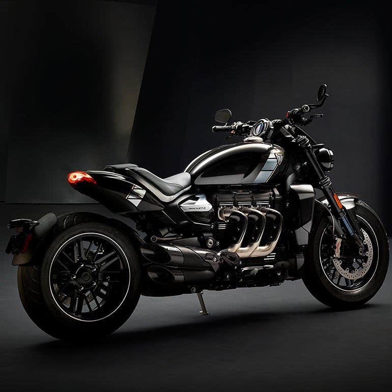 Triumph Motorcycles Japanさんのインスタグラム写真 - (Triumph Motorcycles JapanInstagram)「2019年5月1日、Triumphが新たにお届けするTFCモデルシリーズの第2弾、 二輪世界最大排気量（量産車）Rocket TFCの詳細が公開されます！ 750台限定となるRocket TFCのスペック、価格、発売時期も明らかになります。乞うご期待！Rocket TFCの詳細はウェブサイトへ #トライアンフ #理想のライドがそこにある #TFC #バイク好きな人と繋がりたい #バイクが好きだ #バイクのある生活」3月31日 12時30分 - triumph_motorcycles_japan