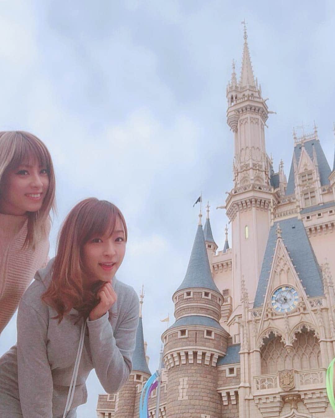 くぼたみかさんのインスタグラム写真 - (くぼたみかInstagram)「The happiest place on earth 🌏 ❤️ 久々のランド幸せでした😍4月で終わっちゃう「Tokyo Disneyland celebration 」も見られて大満喫‼️ #tokyo #tokyodisneyland #japan #ディズニー #ディズニーランド #平成最後のディズニー #かどうかはまだ分からない」3月31日 12時33分 - mikakubota0923
